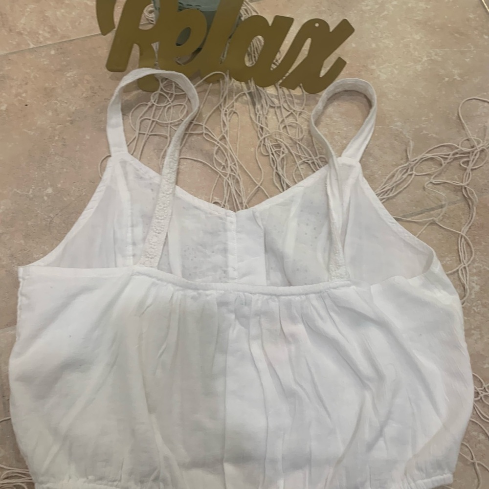 NWT American Eagle Outfitters White Lace Crop Top - Picture 3 of 4